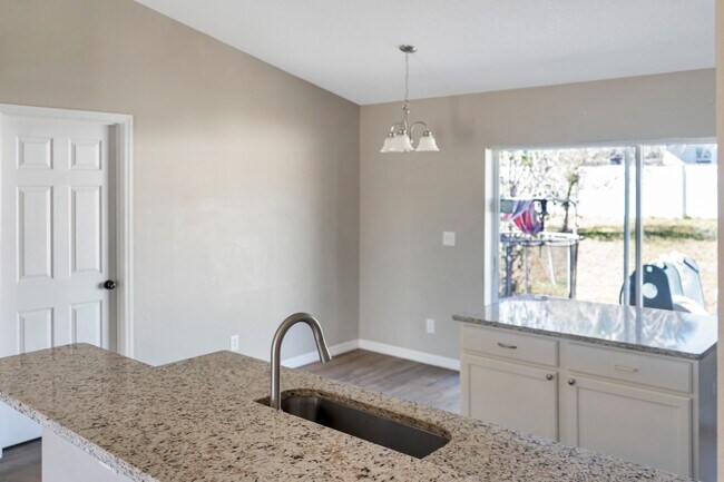 Building Photo - 1117 Peregrine St