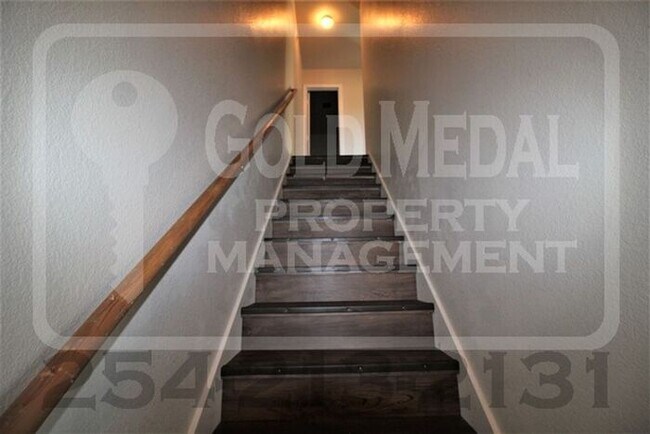 Building Photo - Charming Cove Living on Ave E! 401 W Ave E, Unit C