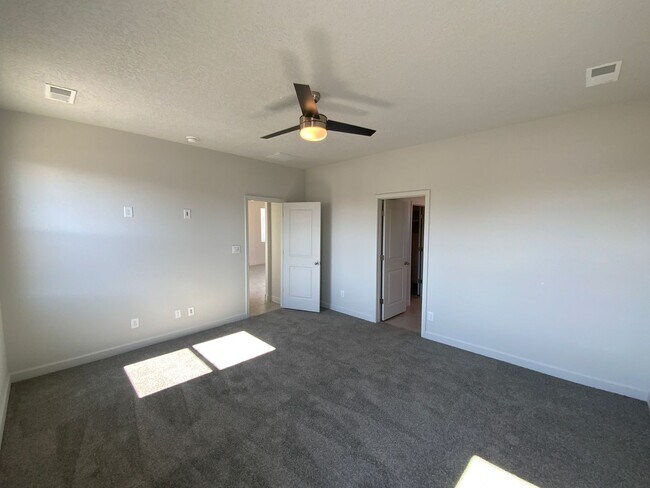 Building Photo - 3 Bedroom Single Story New Build in Lomas ...