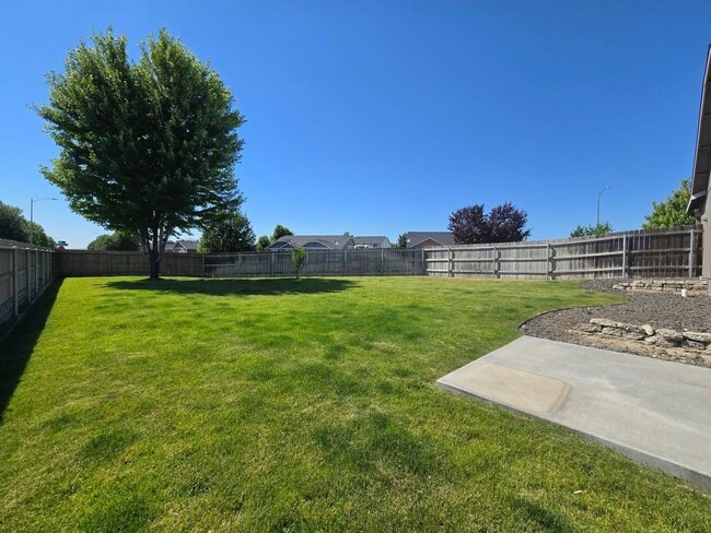 Building Photo - Gorgeous Ranch on Huge Lot!