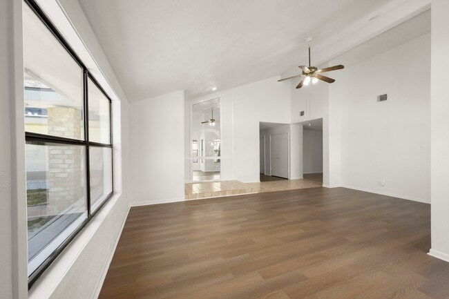 Building Photo - 7415 Creekfield Dr