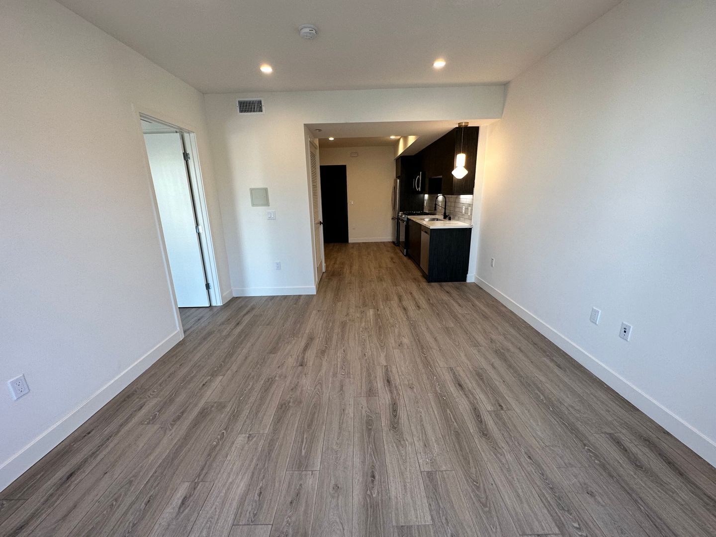 Building Photo - 3355 Overland Ave
