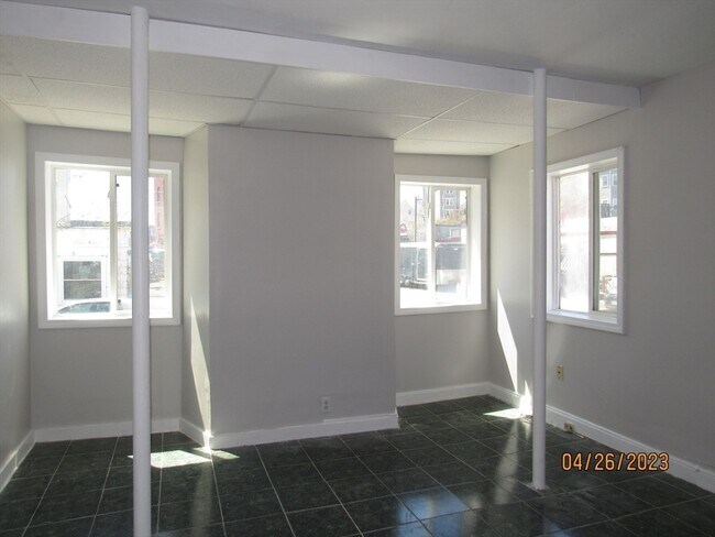 Building Photo - 4 Plum St