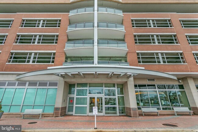 Building Photo - 5750 Bou Ave