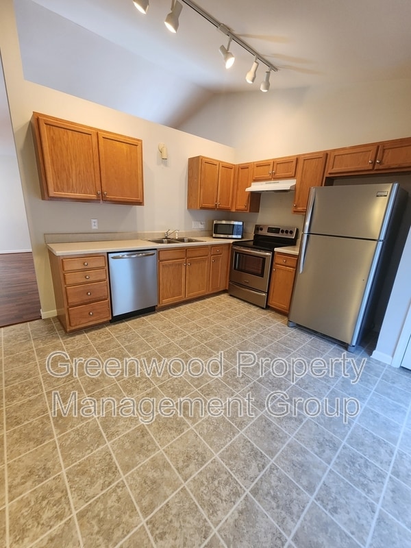 Building Photo - 5925 Bluestem Cir