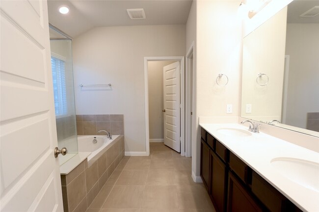 Building Photo - 1210 Oak Barrel Run