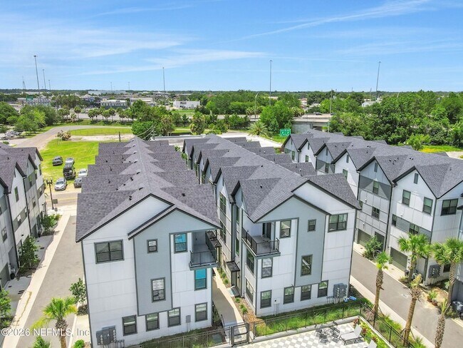 Building Photo - 1096 Farwell St