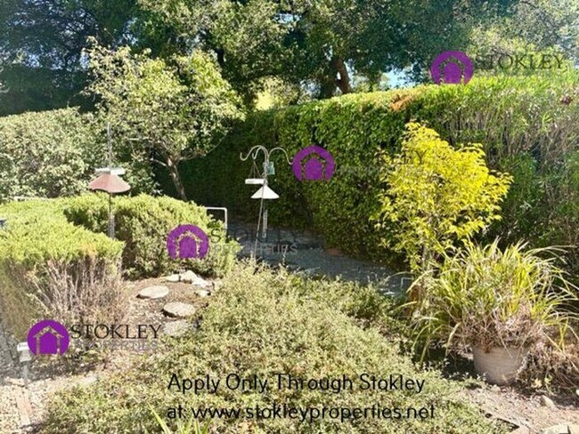 Building Photo - 2234 Oakvale Rd