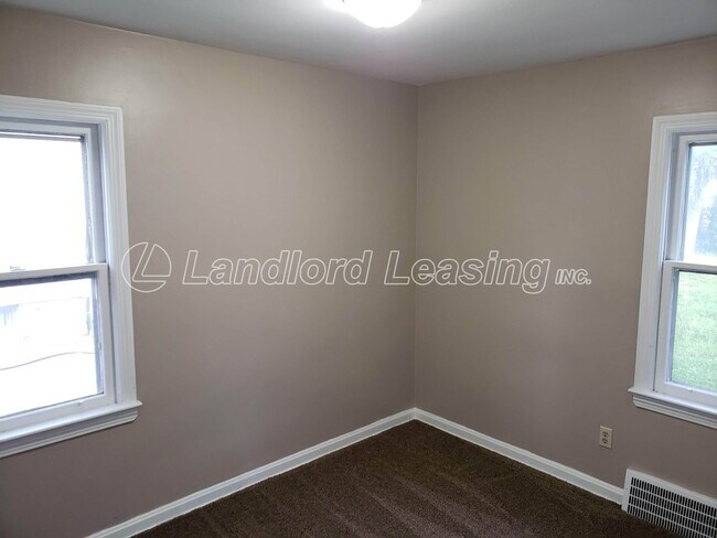 Building Photo - $599 Security Deposit Special!