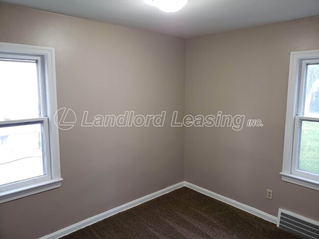 Building Photo - Remodeled Cape Cod with New Kitchen and 1....