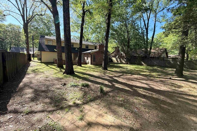 Building Photo - 10 Woodbridge Dr