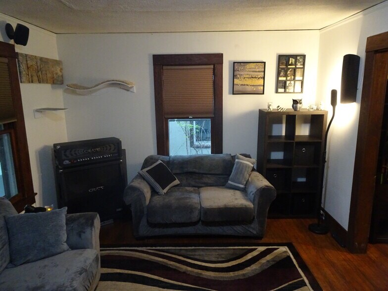 Building Photo - 718 Cliff St