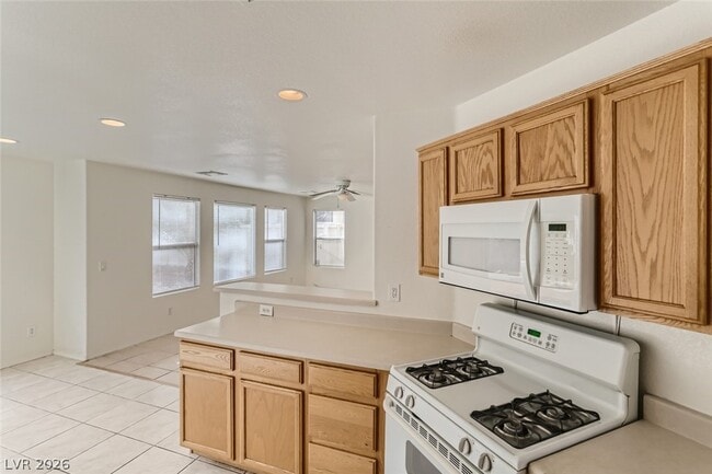 Building Photo - 2537 Begonia Valley Ave