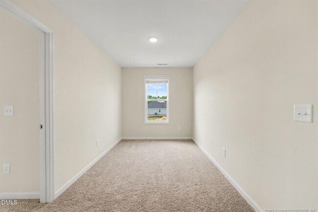 Building Photo - 92 Littlefield Ln