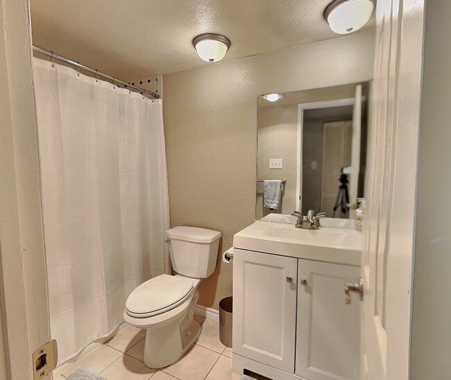 Building Photo - Don't miss your opportunity to make this Camelot gem your next home—schedule your tour today!