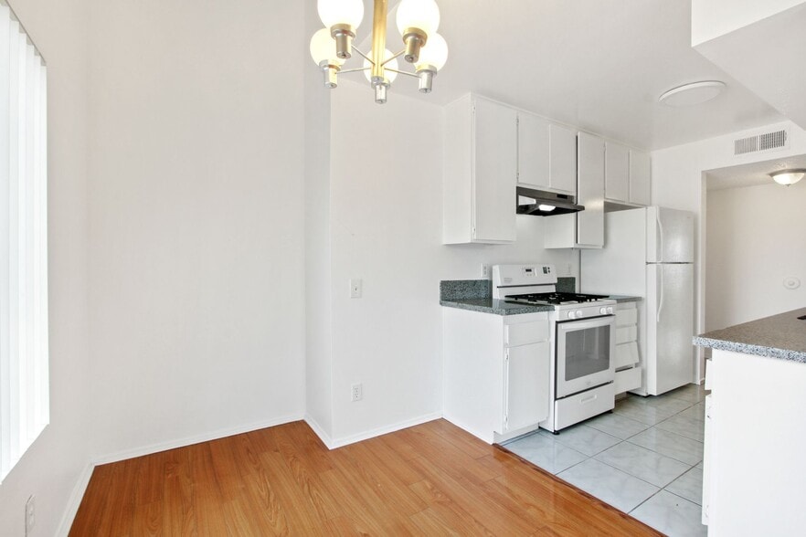 Building Photo - 3685 Watseka Ave