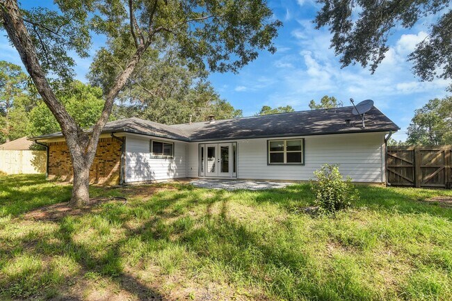 Building Photo - 345 Maple Ln