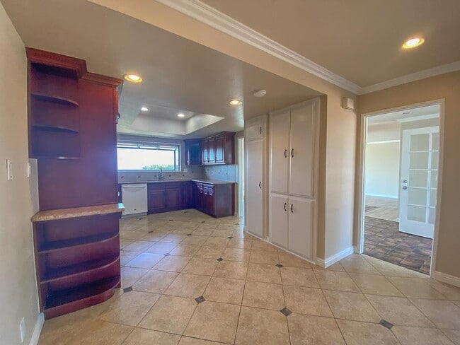 Building Photo - 2719 Via Arboleda