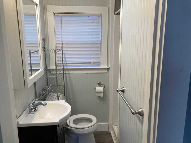 Building Photo - 31 W Old Orchard Ave