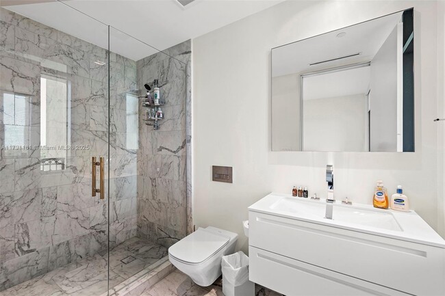 Building Photo - 7055 Fisher Island Dr