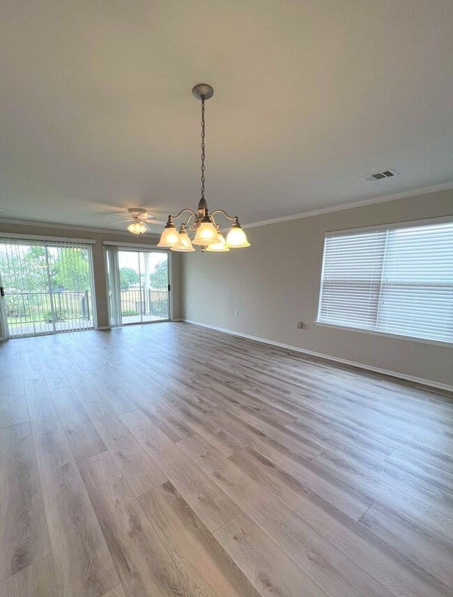 Building Photo - 305 Barrington Farm Ct