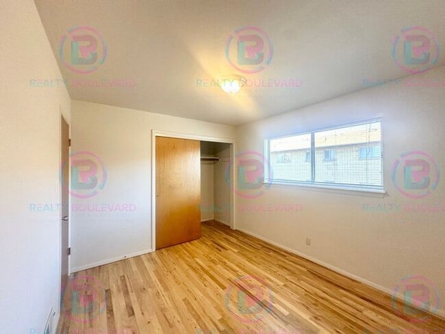 Building Photo - Delightful One-Bedroom + Office Near Idlewild Park
