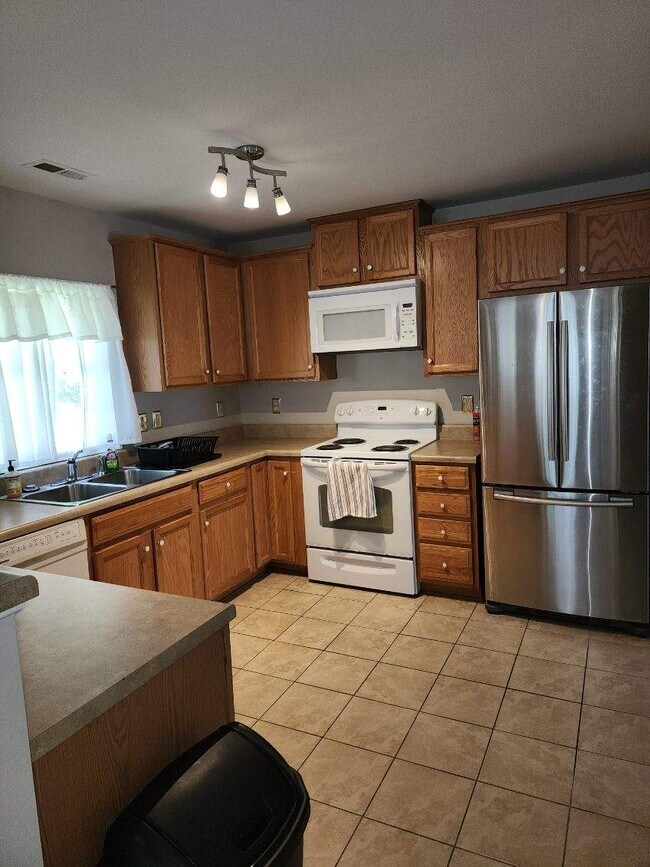 Building Photo - 4904 Robinwood Rd