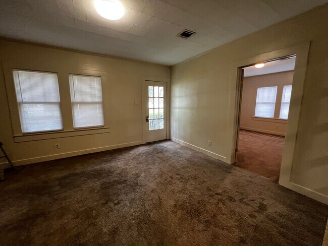 Building Photo - 119 St Julien Ave