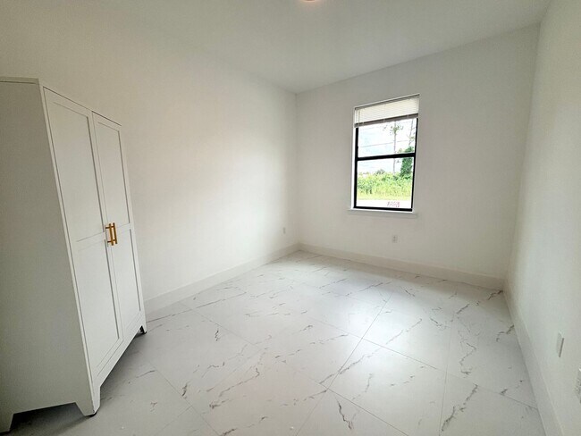 Building Photo - 4516/ 4518 29th St SW