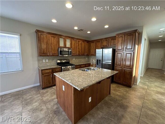 Building Photo - WONDERFUL 2-STORY HOME IN THE SW!