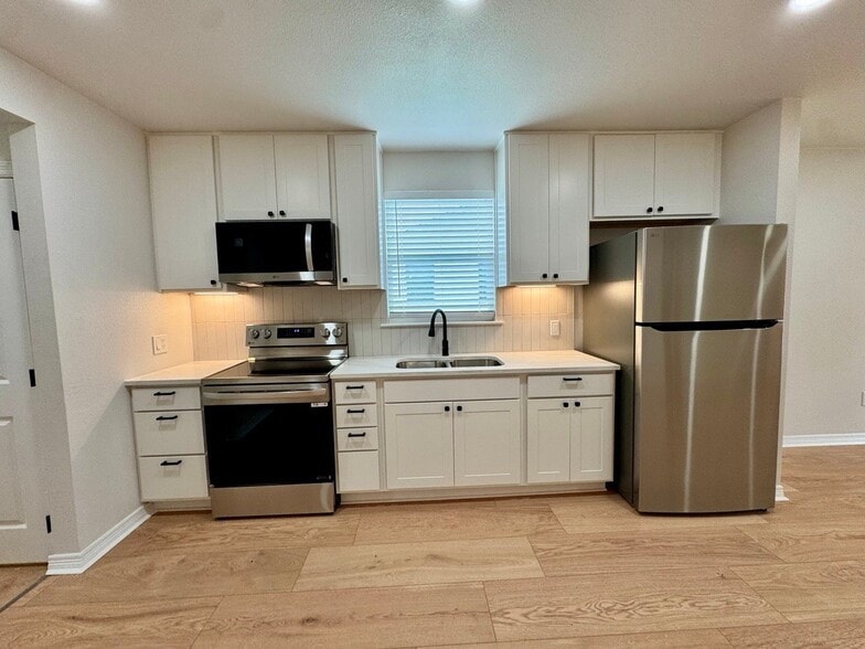 Building Photo - 806 S 23rd St