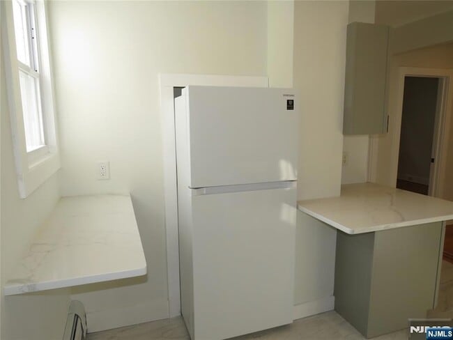 Building Photo - 8 Louis St