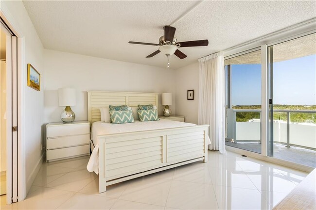 Building Photo - 3554 Ocean Dr