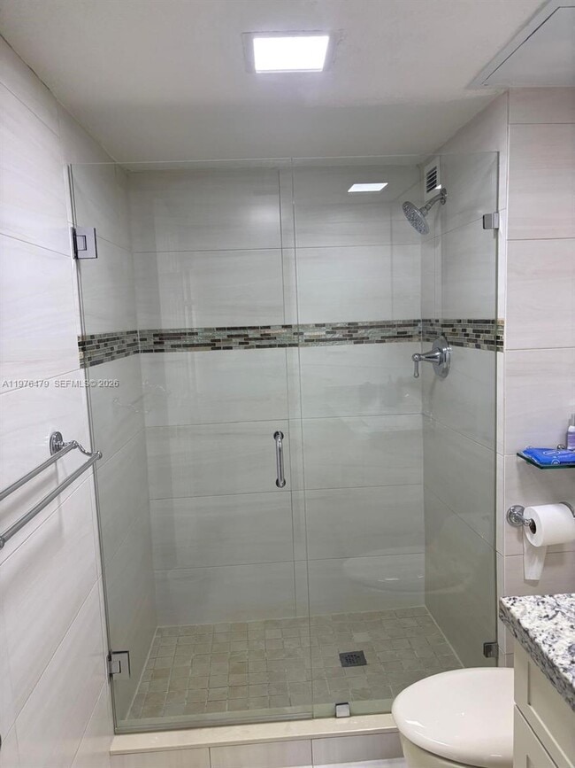 Building Photo - 18081 Biscayne Blvd