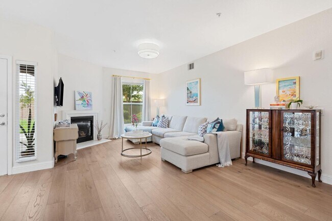 Building Photo - Single story condo in Natomas!