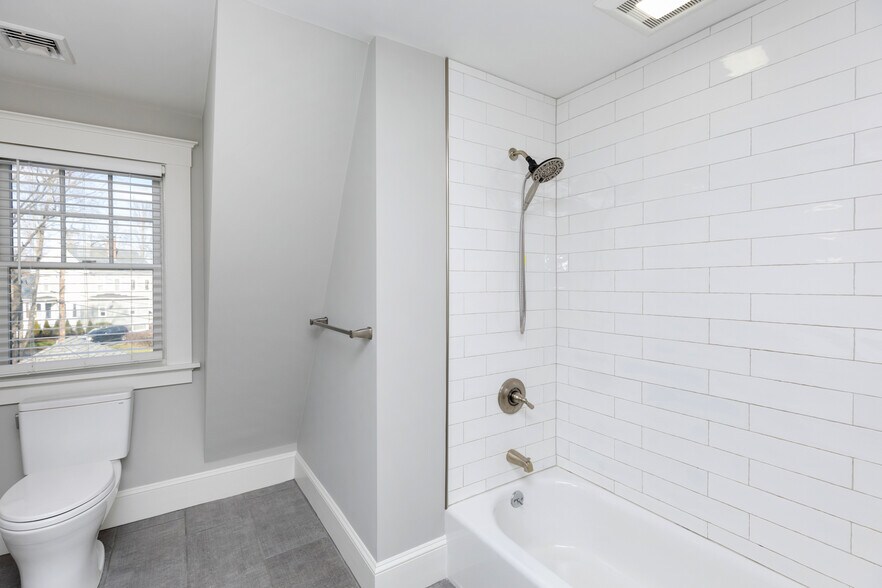 Building Photo - 4 East St