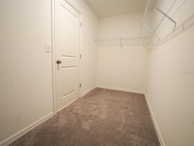 Building Photo - 402 Royal Empress Dr