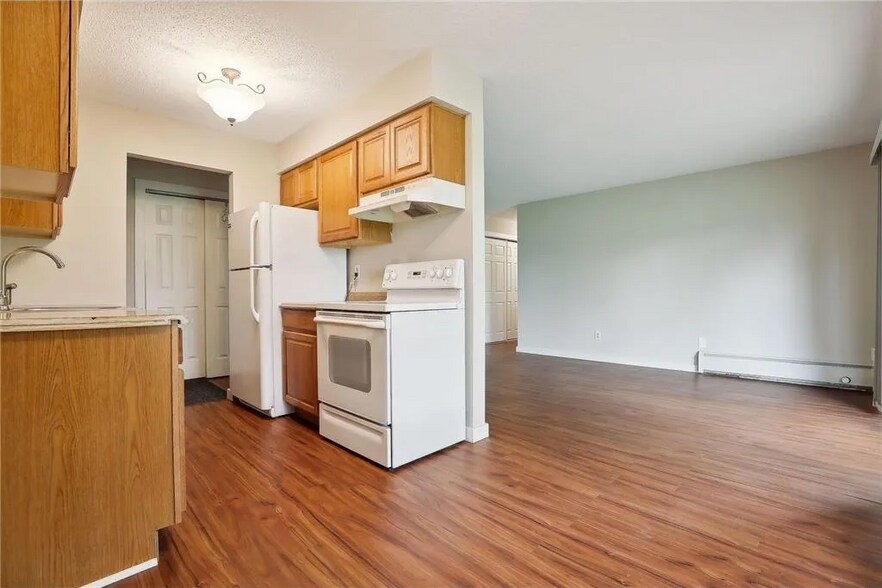 Building Photo - 935 11th Ave S