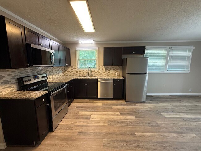 Building Photo - Recently Renovated Three Bedroom in Gallatin