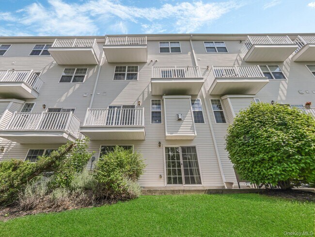 Building Photo - 1115 Balsam Dr