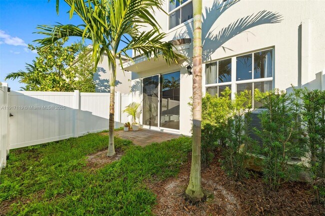 Building Photo - 210 SW 170th Ave