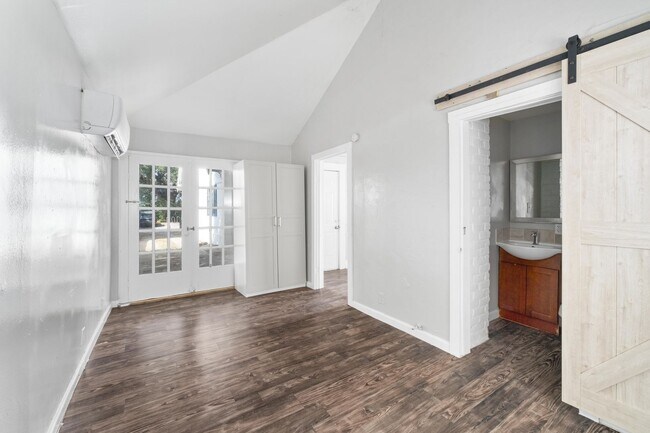 Building Photo - 903 Shoal Cliff Ct