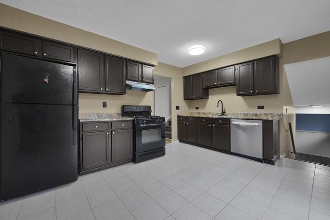 Building Photo - 4550 Glenhaven Dr