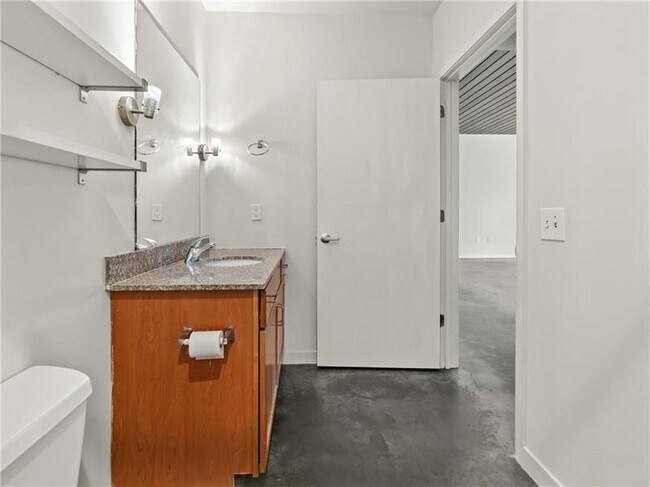 Building Photo - 620 Glen Iris Dr NE