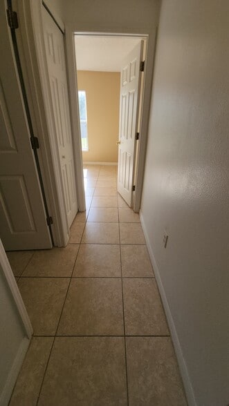 Hall Way - 4100 Mendenwood Ln