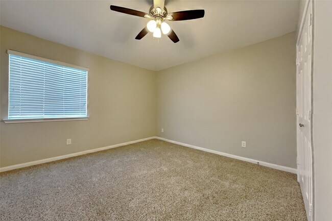 Building Photo - 2831 Wild Oak Park Dr