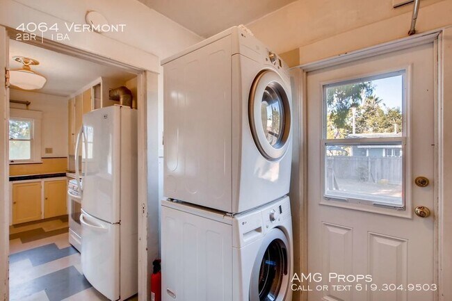 Building Photo - Vintage craftsman home in University Heights