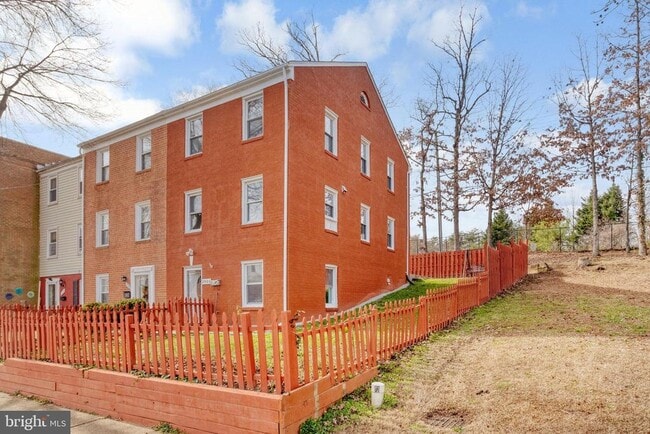 Building Photo - 2900 Williamsburg Ct