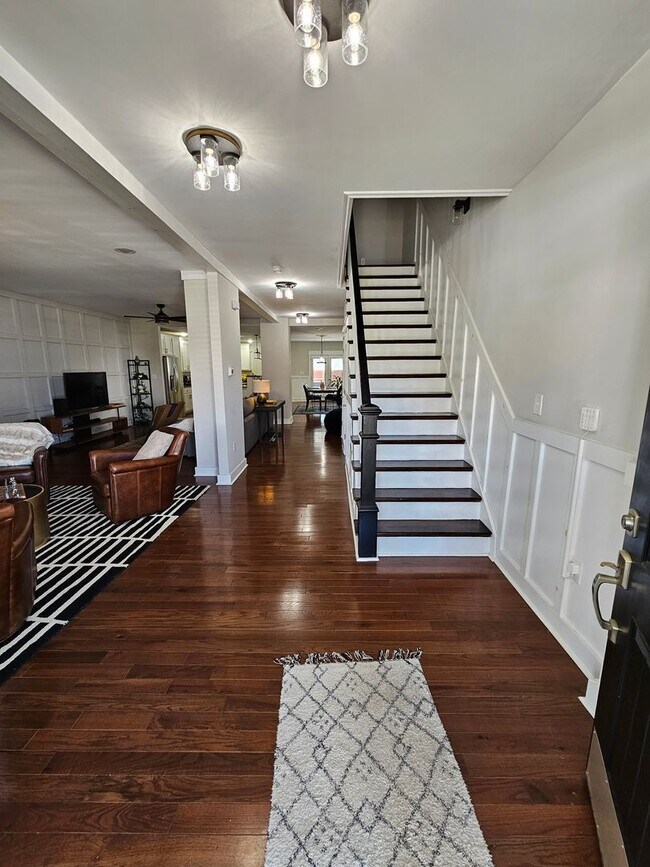 Building Photo - Church Hill Amazing 3 Bedroom 2.5 Bath Home