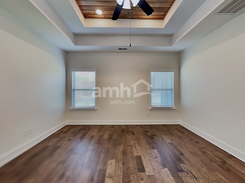 Building Photo - 160 Shady Ln Cove